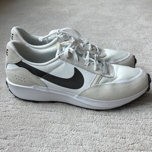 New men’s Nike running shoes size 13